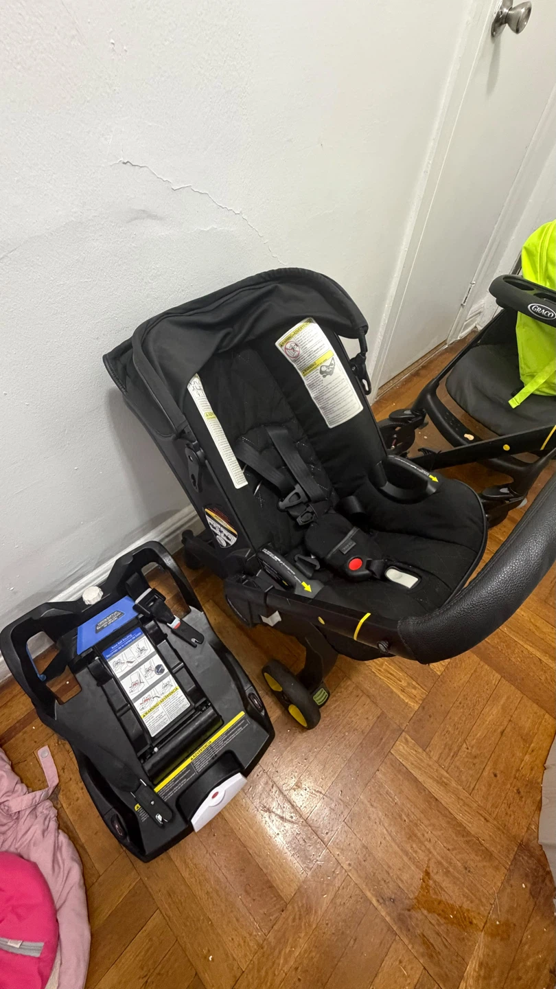 Doona Car Seat and Stroller with Base dos cover  y bulto - photo 5