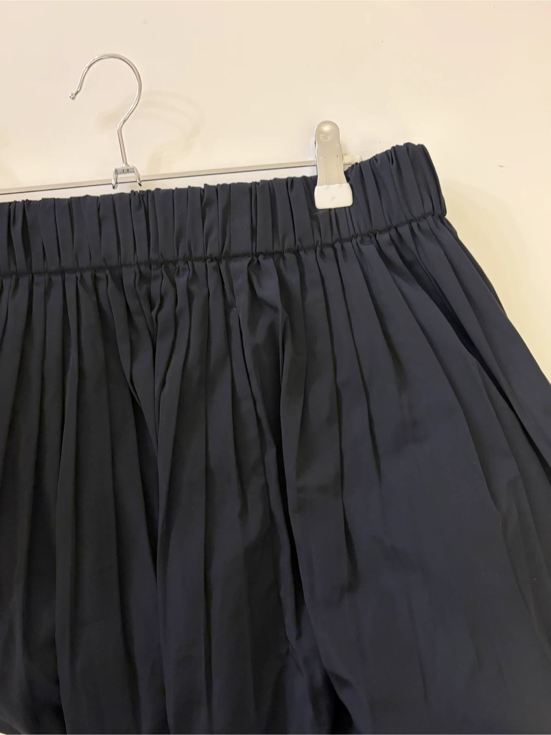 Uniqlo long pleated skirt