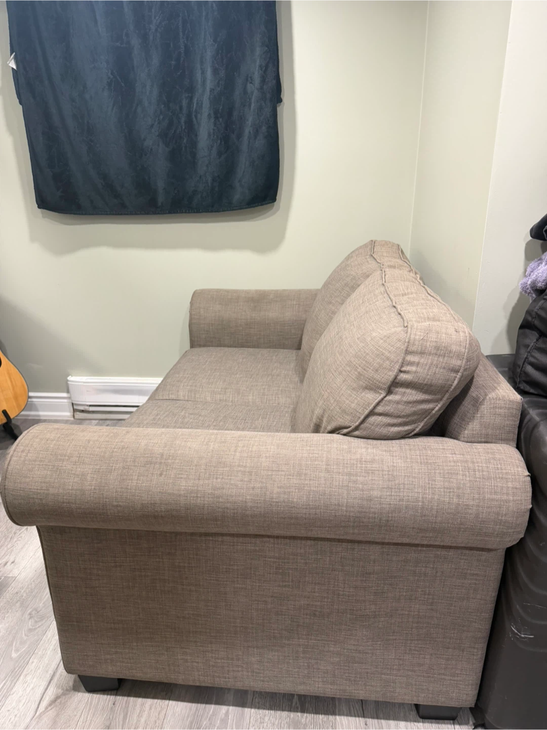 Beige two-seater loveseat sofa - photo 3