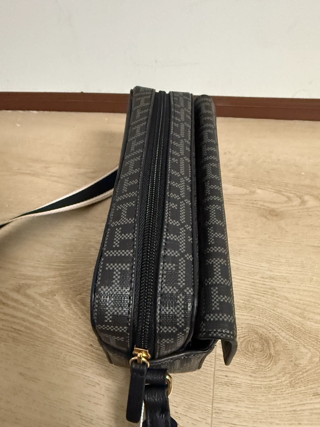 Tommy Hilfiger Monogram Crossbody Bag - photo 3