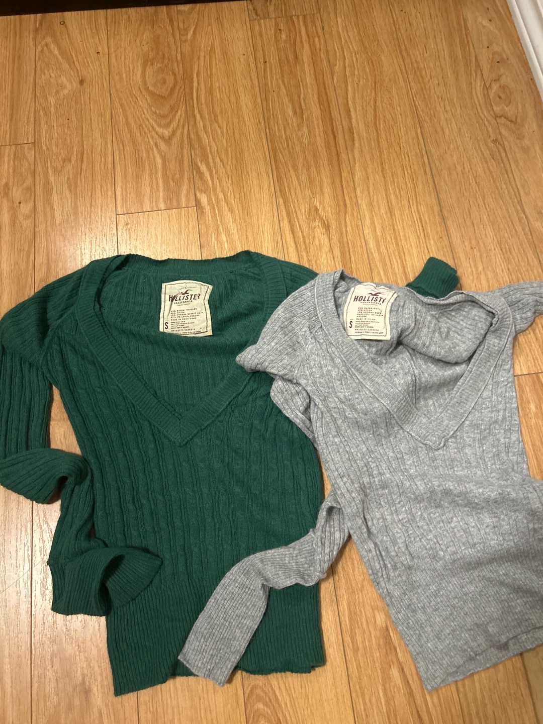Lot of 3 Cable Knit Sweaters - photo 2