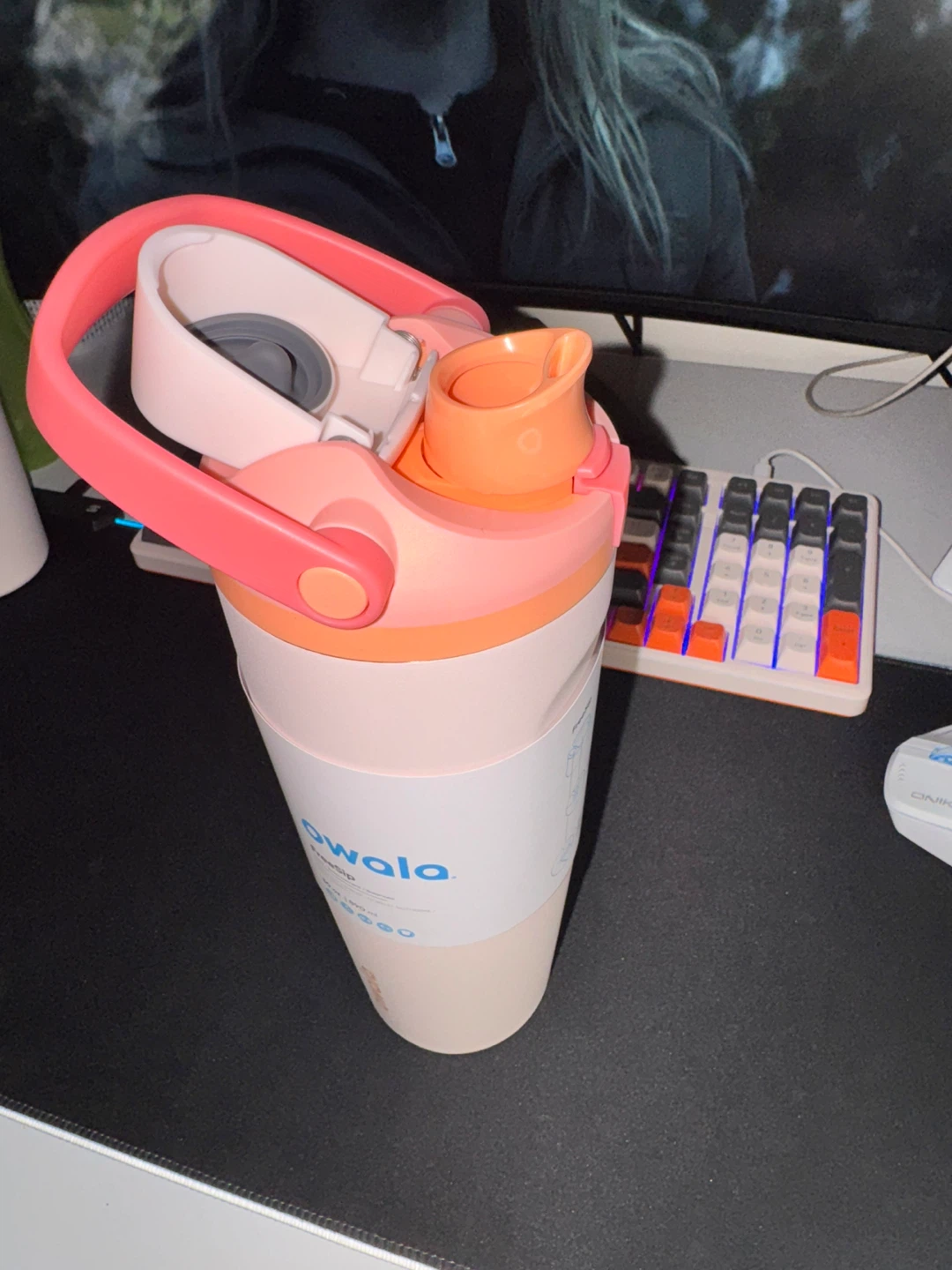 BRAND NEW ! Owala FreeSip 32 oz Water Bottle