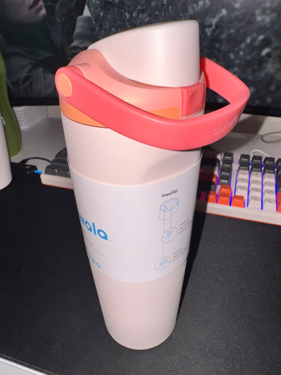 BRAND NEW ! Owala FreeSip 32 oz Water Bottle - photo 5