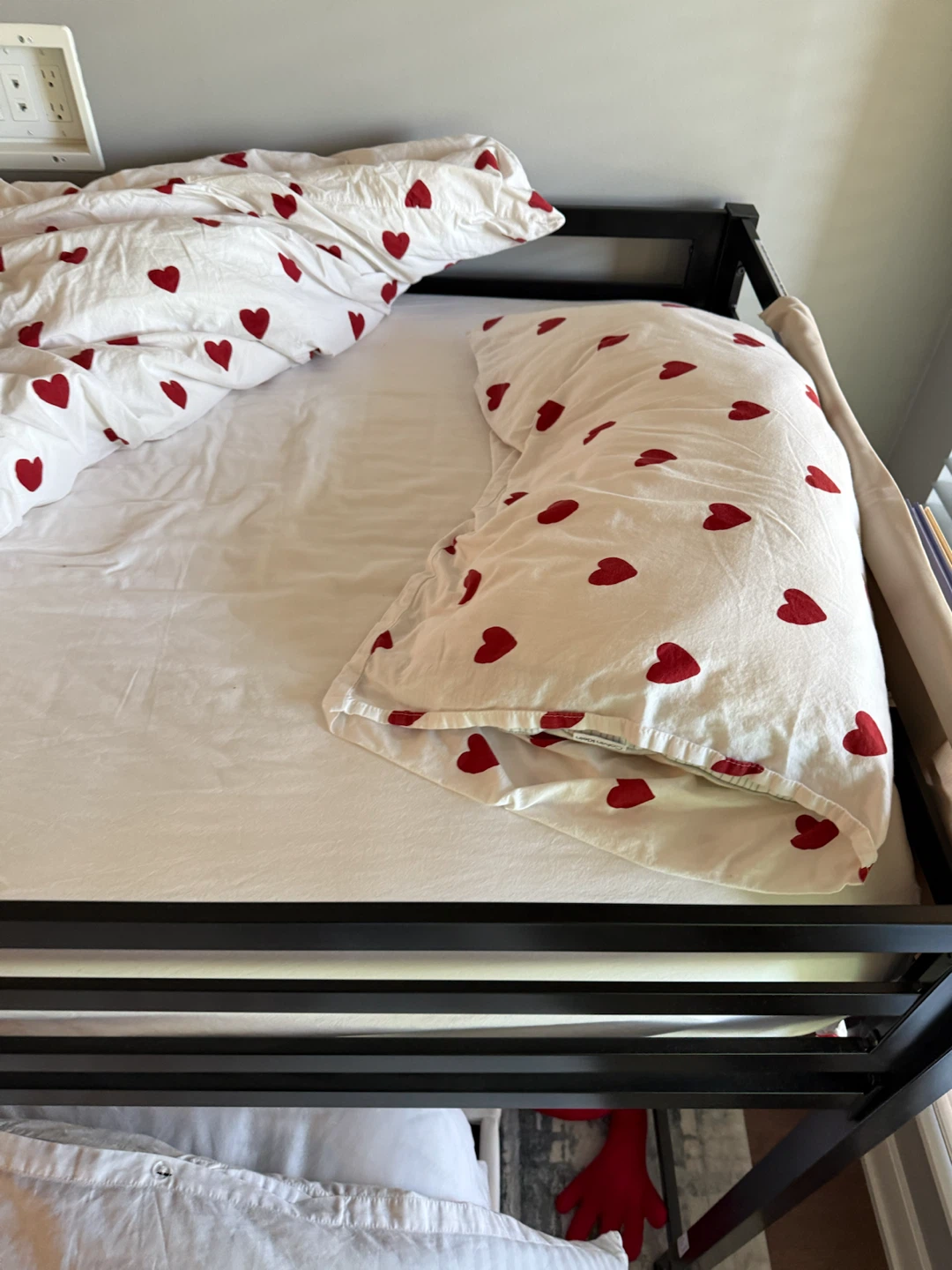 Loft bed with mattress, below and bed sheets used for 1 year - photo 3