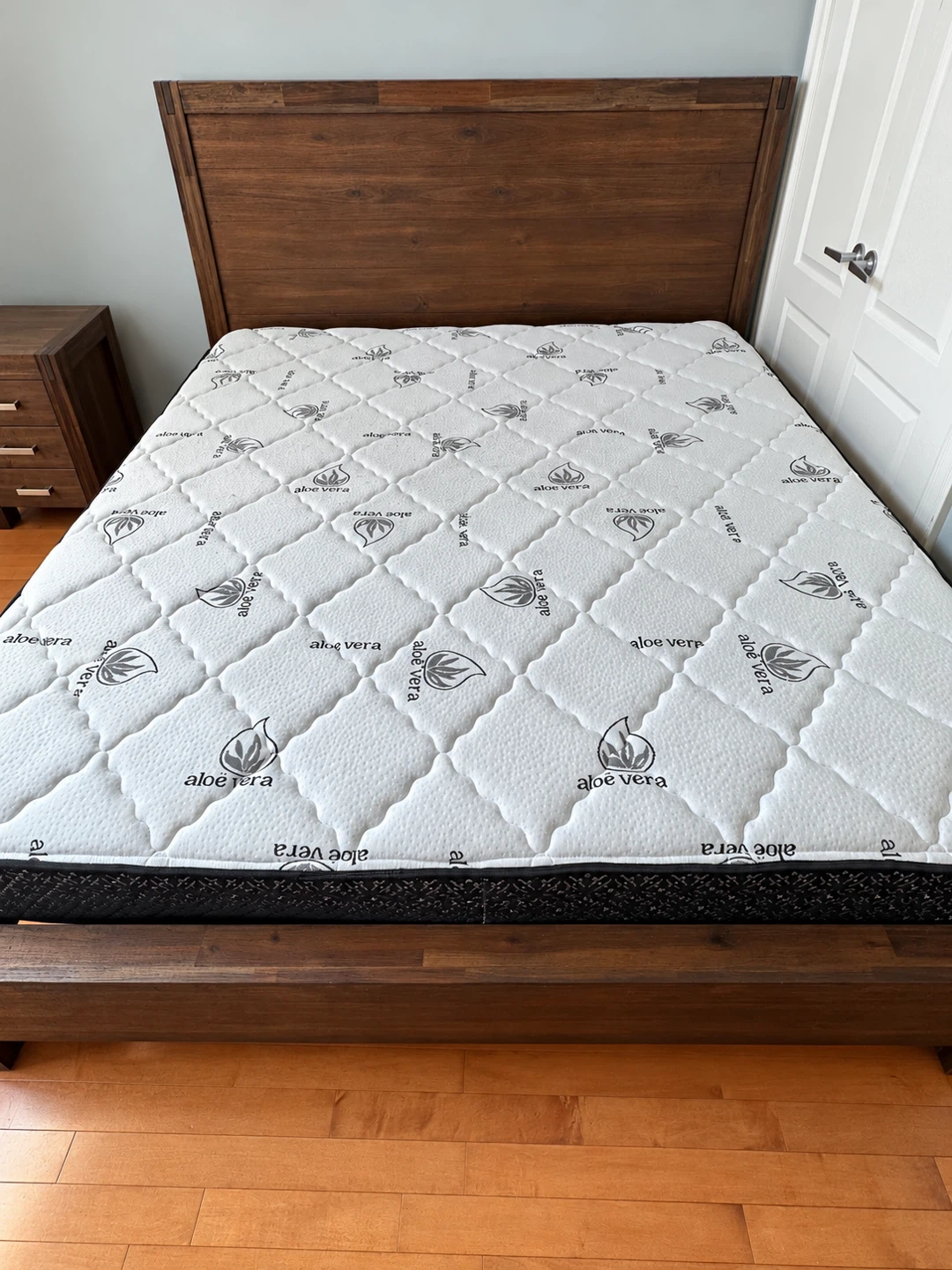 King-Size Slate II Mattress – Sleep Country – $250