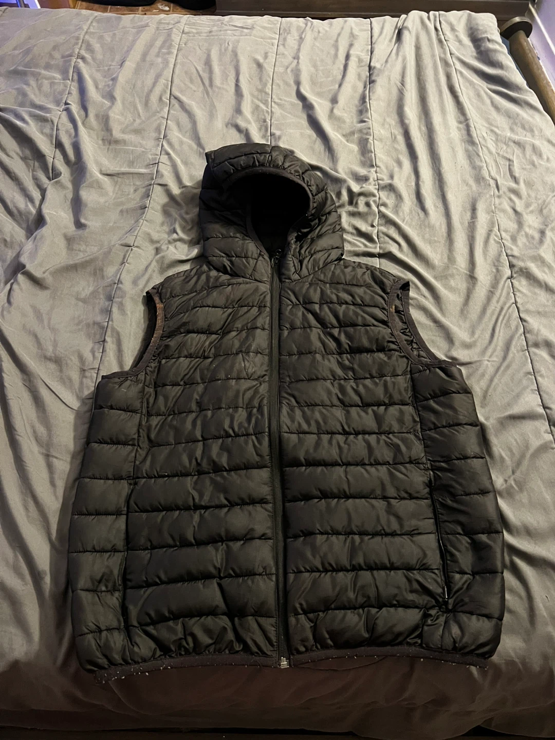 Black hooded puffer vest - Size Large