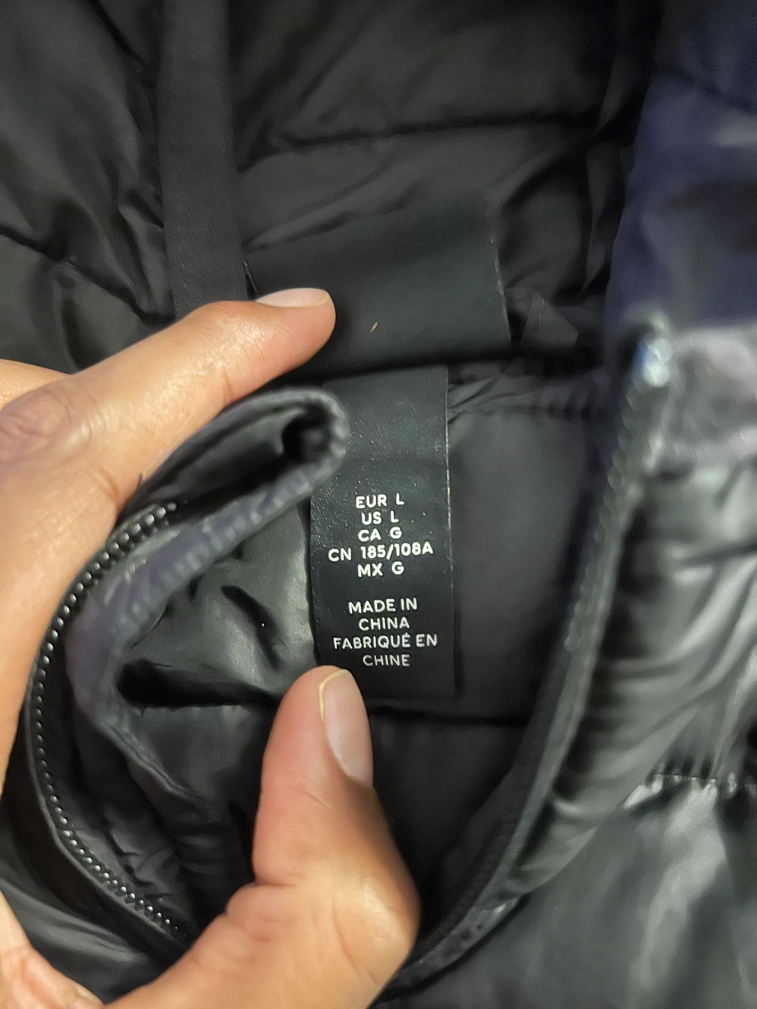 Black hooded puffer vest - Size Large - photo 2