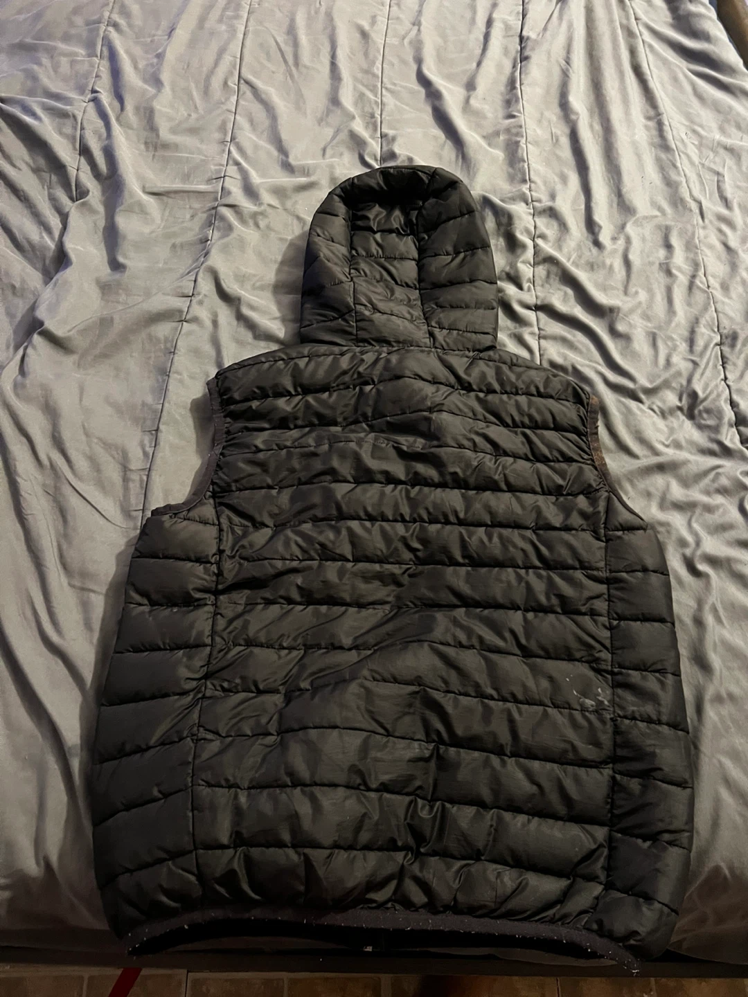 Black hooded puffer vest - Size Large - photo 3