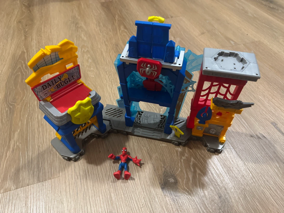 Playskool Heroes Marvel Spider-Man Web-Quarters