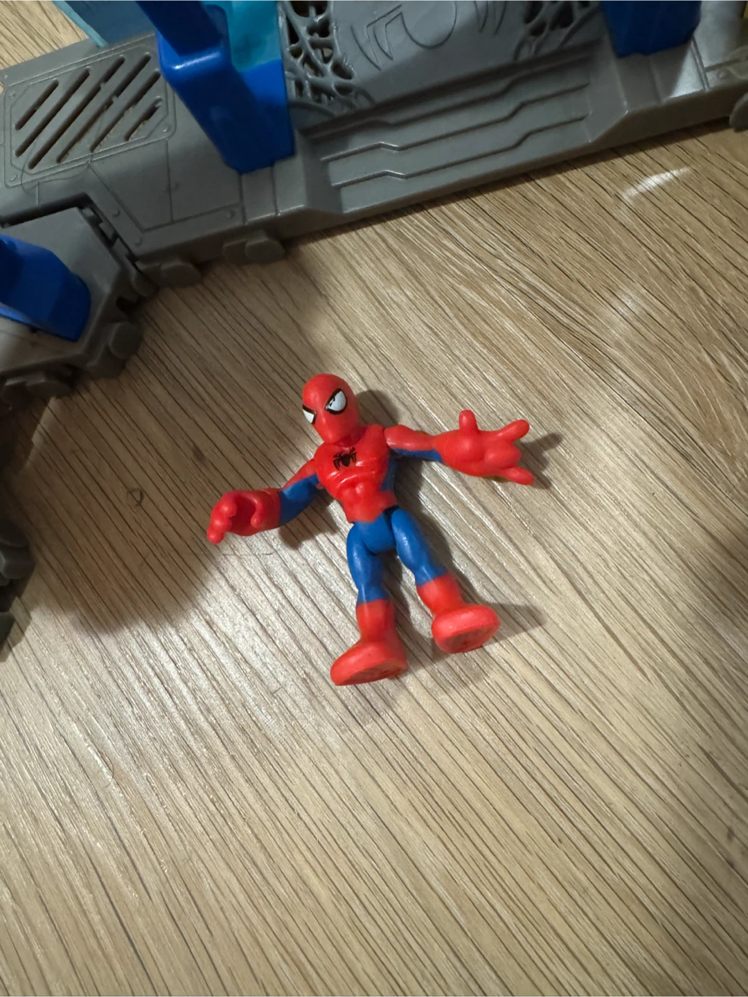 Playskool Heroes Marvel Spider-Man Web-Quarters - photo 2