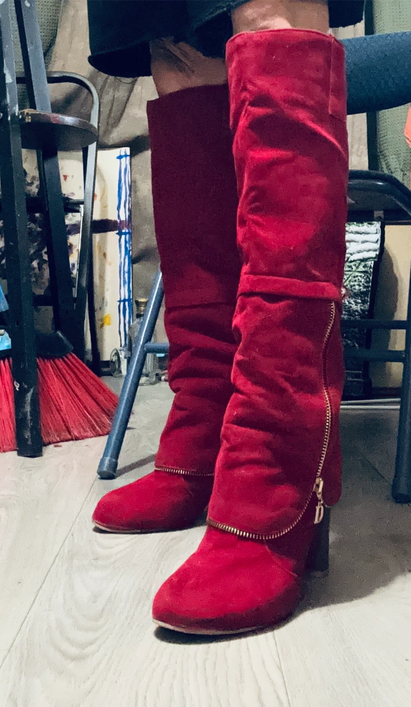 Red Suede Boots with Side Zipper - photo 4