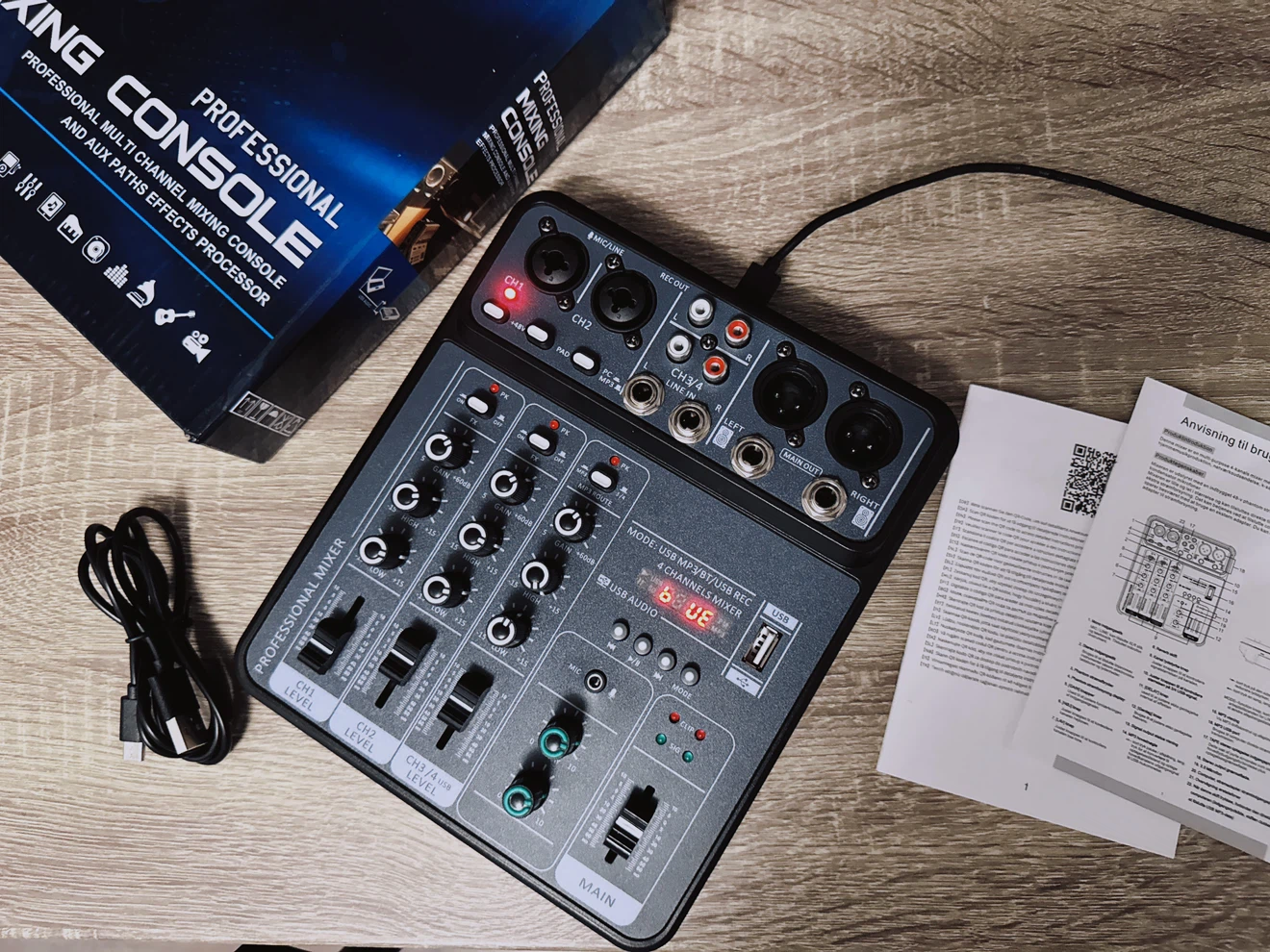 4-Channel Professional Mixing Console