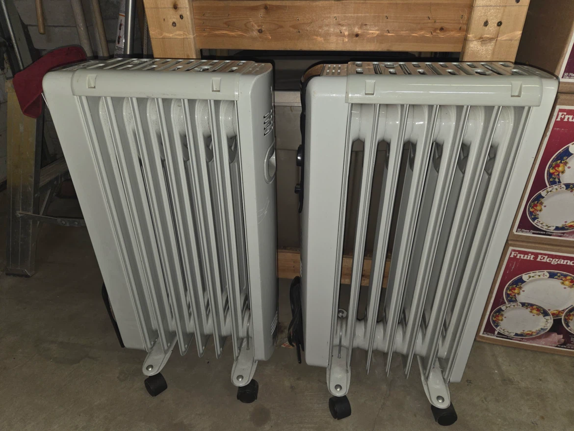 2 Pelonis Oil-Filled Radiator Heaters - photo 2