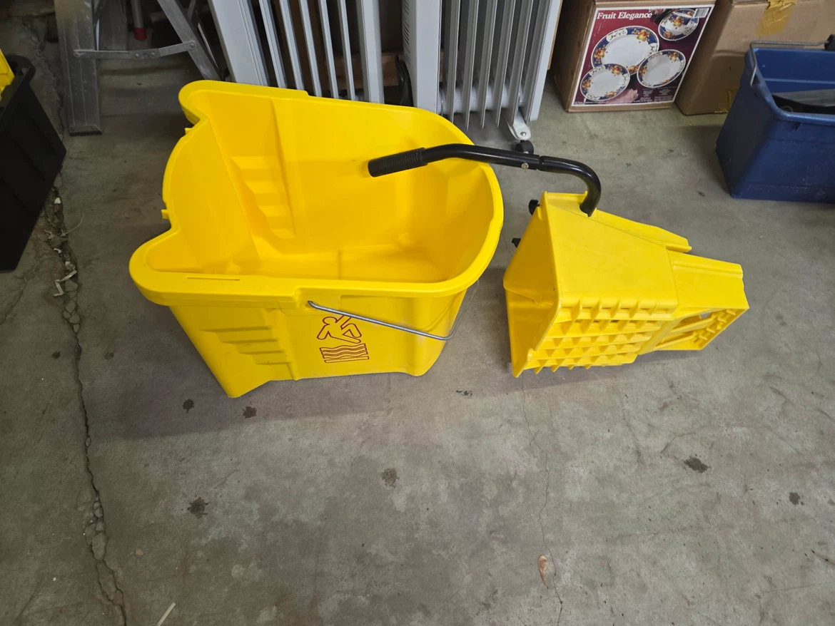 Industrial Mop Bucket with Wringer - photo 2
