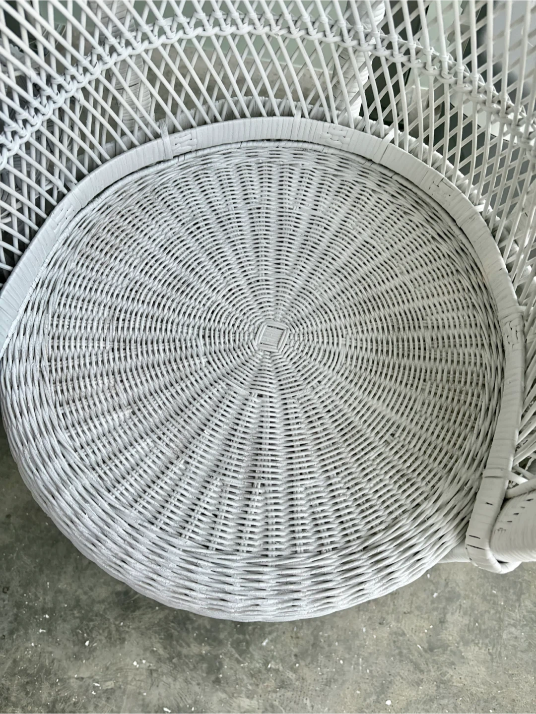 Freshly primed and painted Vintage White Peacock Wicker Chair - photo 4