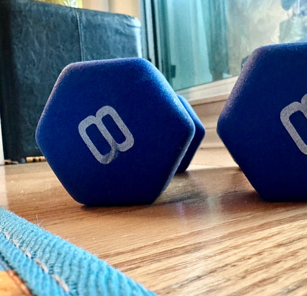 8lb Blue Neoprene Dumbbell Set - photo 2