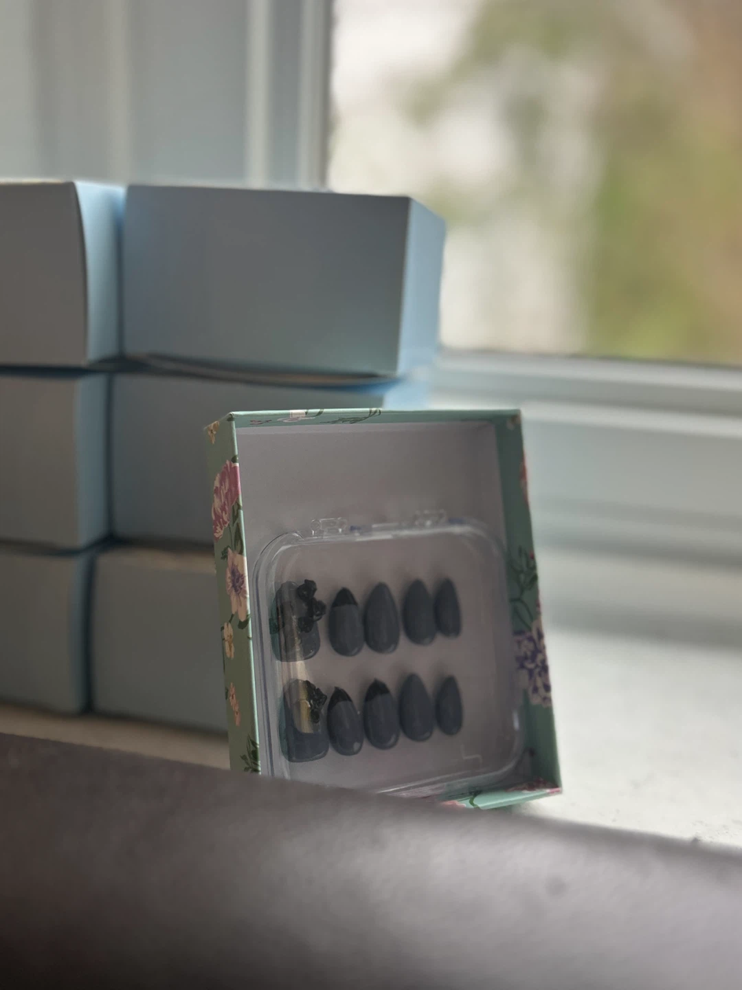 Floral Box Press-on Nails Set with Bows