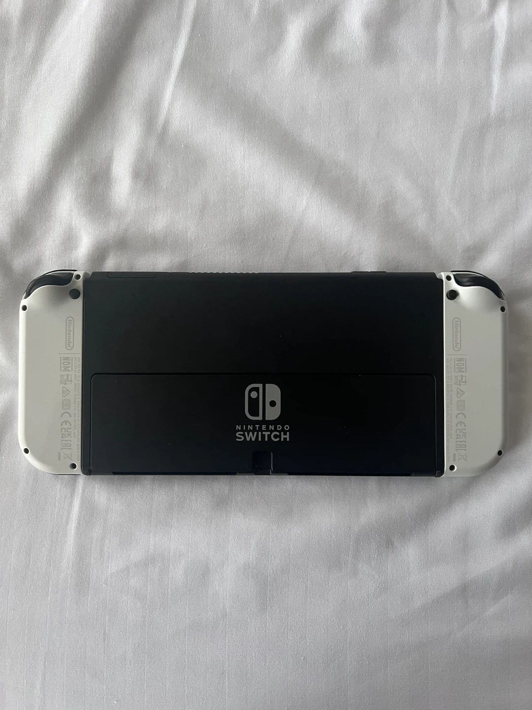Barely Used Nintendo Switch OLED (White) in Perfect Condition - photo 4