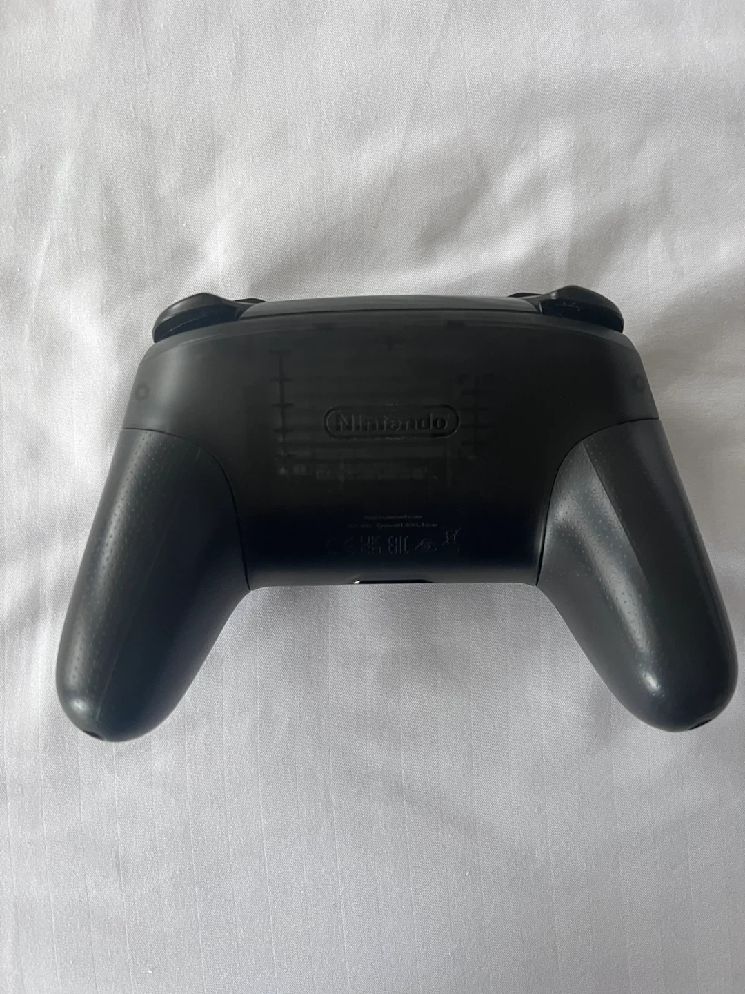 Nintendo Switch Pro Controller in Perfect Condition - photo 2