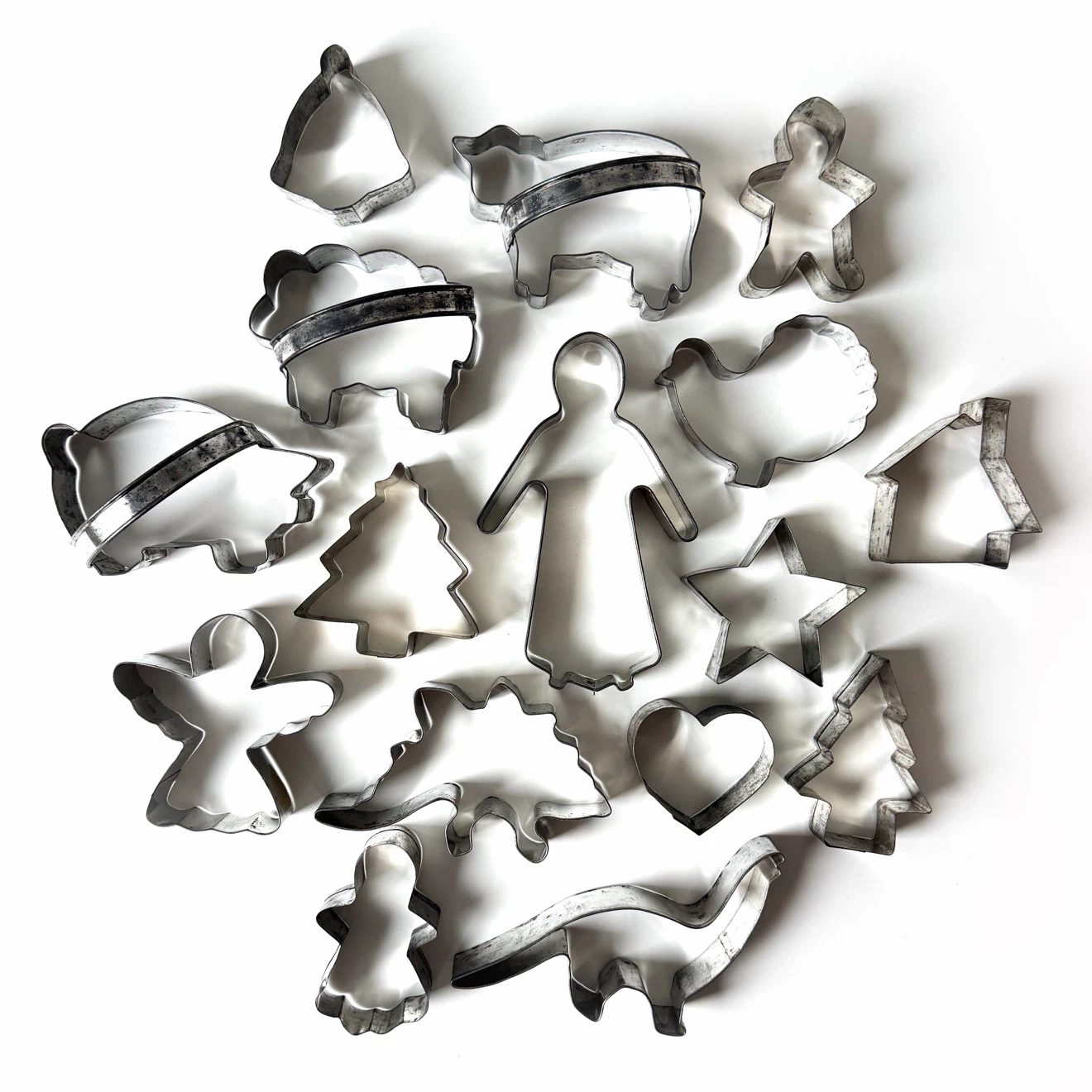 16x Vintage Cookie Cutters