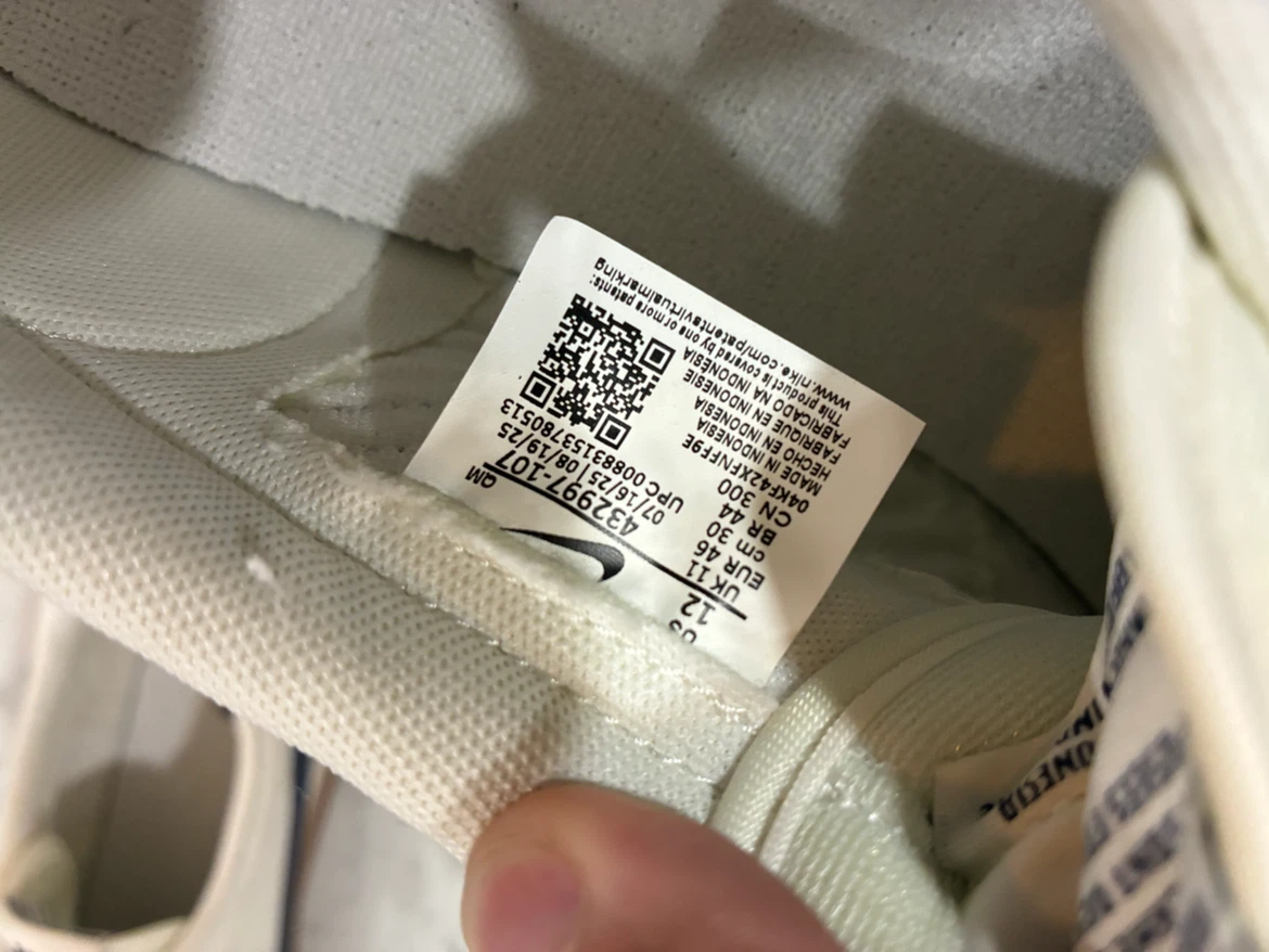 Nike Shoes - photo 3