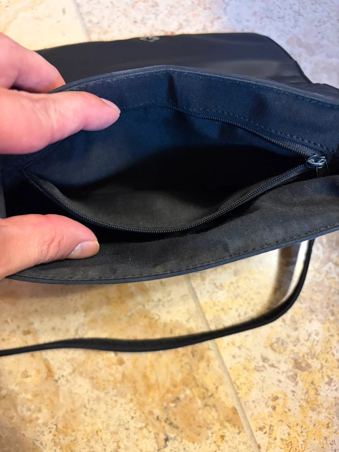 GUESS Black Crossbody Bag - photo 5
