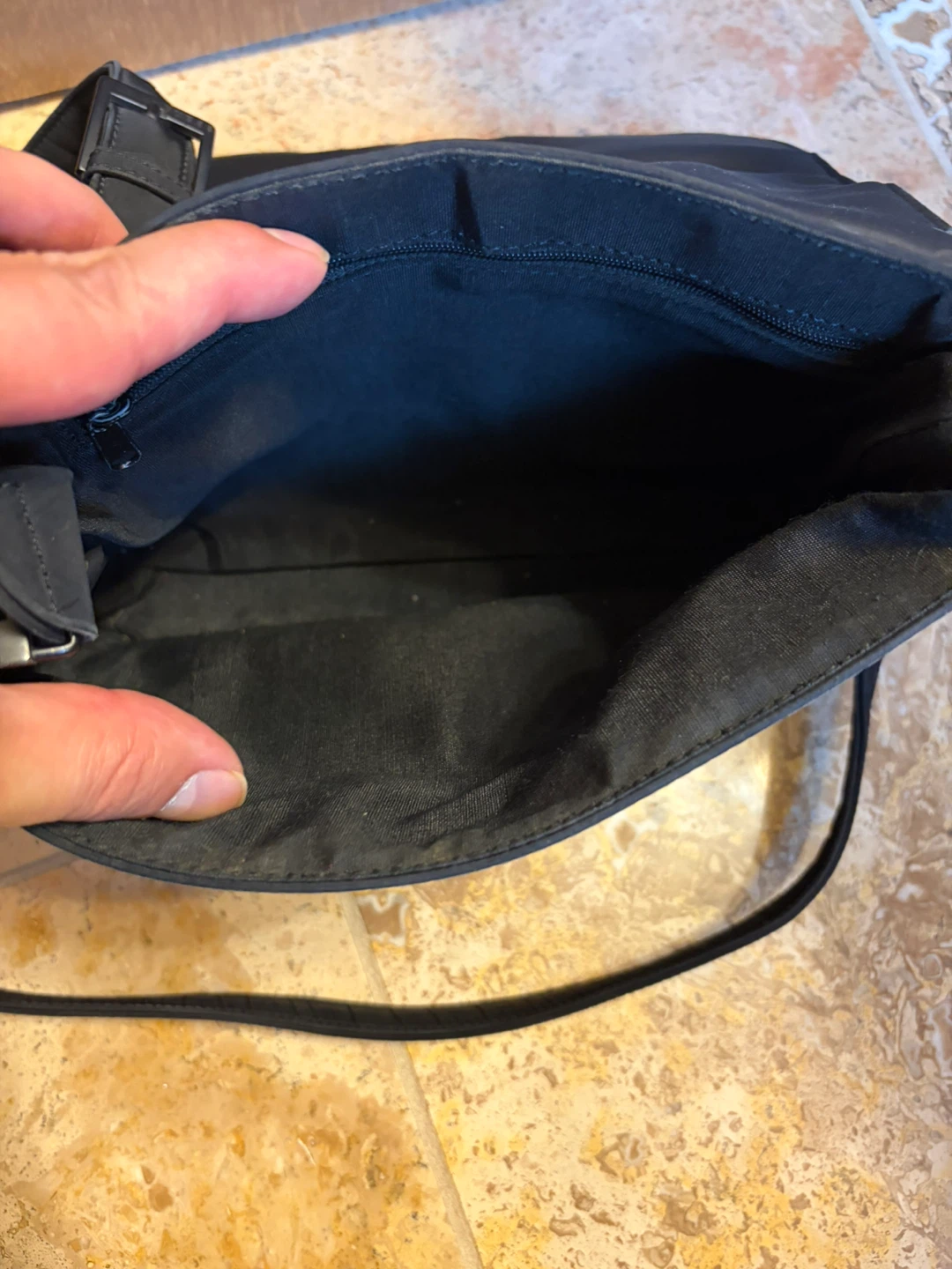 GUESS Black Crossbody Bag - photo 4