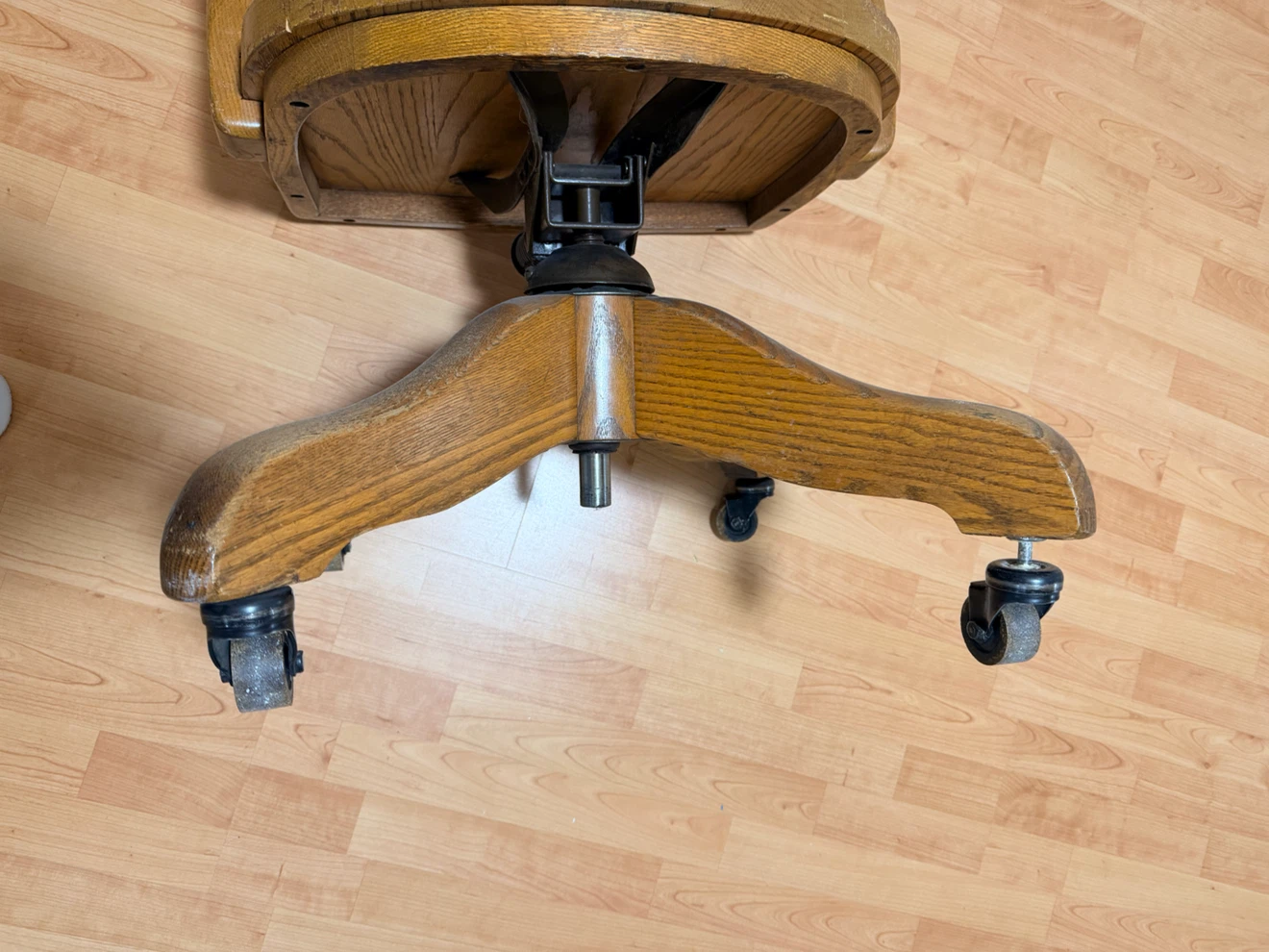 Vintage H. Krug Solid Oak Swivel Office Chair – Made in Canada - photo 4