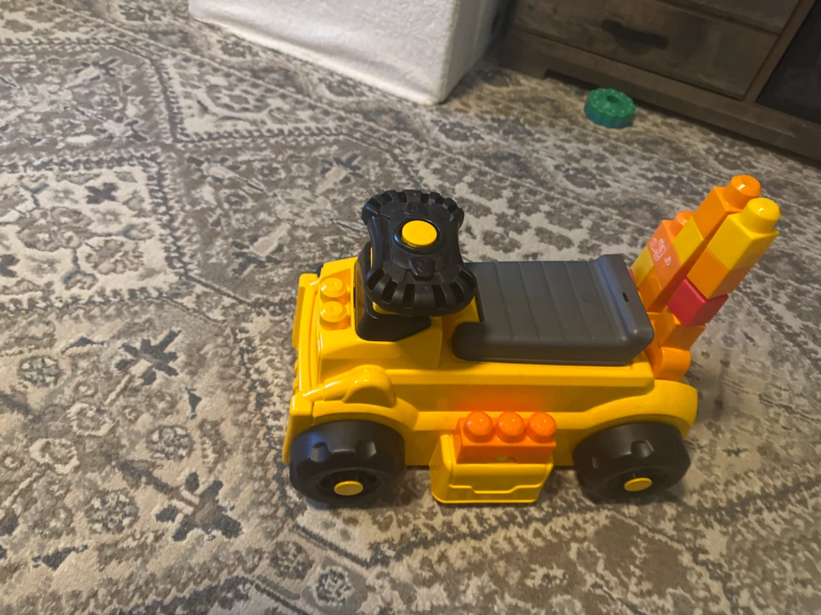 Mega Bloks CAT Ride-On Construction Truck - photo 3