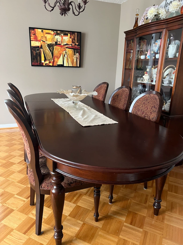 Dark Wood Dining Table and 6 Chairs ++
