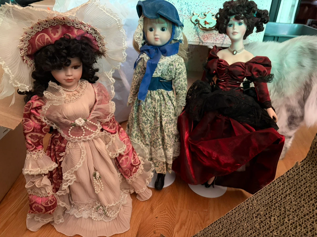 Collection of Decorative Porcelain Dolls - photo 3