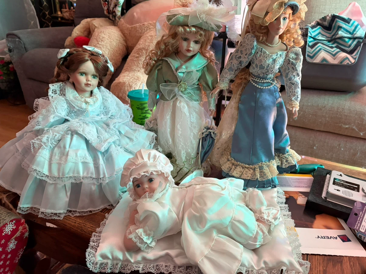 Collection of Decorative Porcelain Dolls - photo 4
