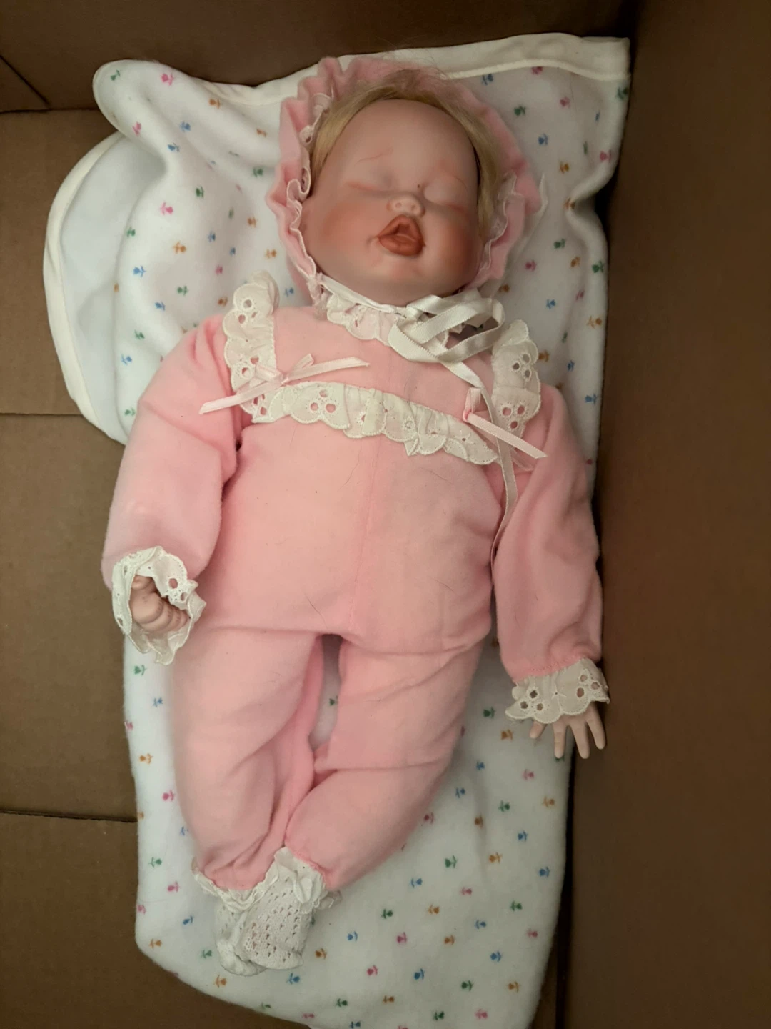 Collection of Decorative Porcelain Dolls - photo 5