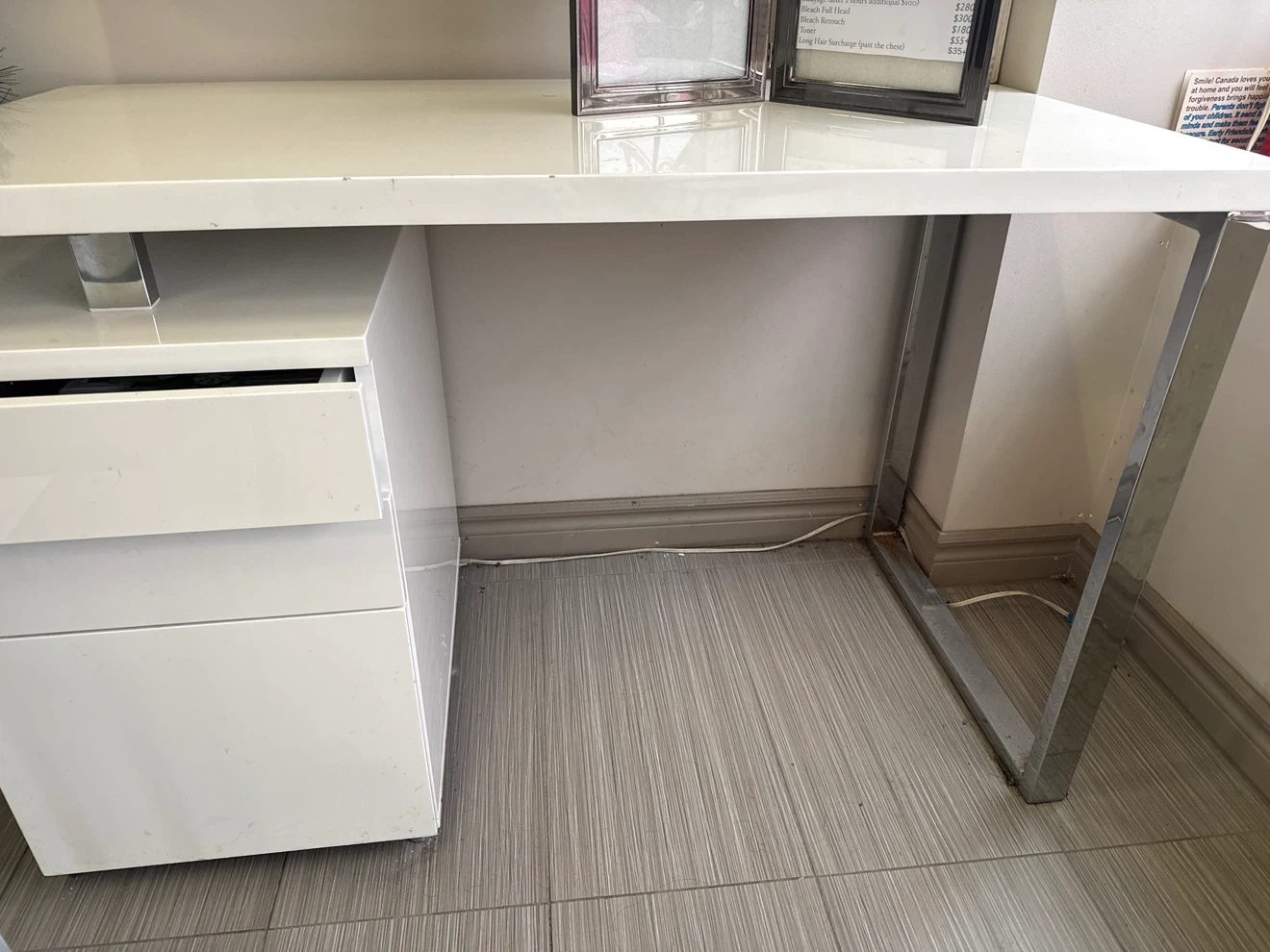 White desk with drawers - photo 3