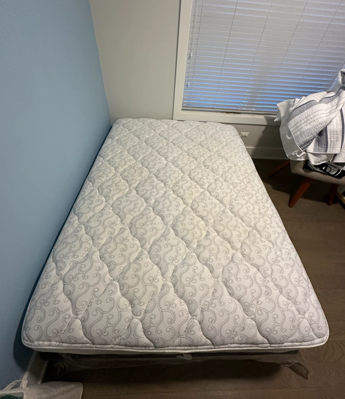 Queen size mattress with box spring - photo 4