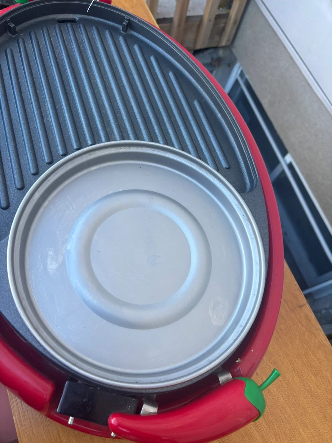 Chili Pepper Themed Electric Grill - photo 2