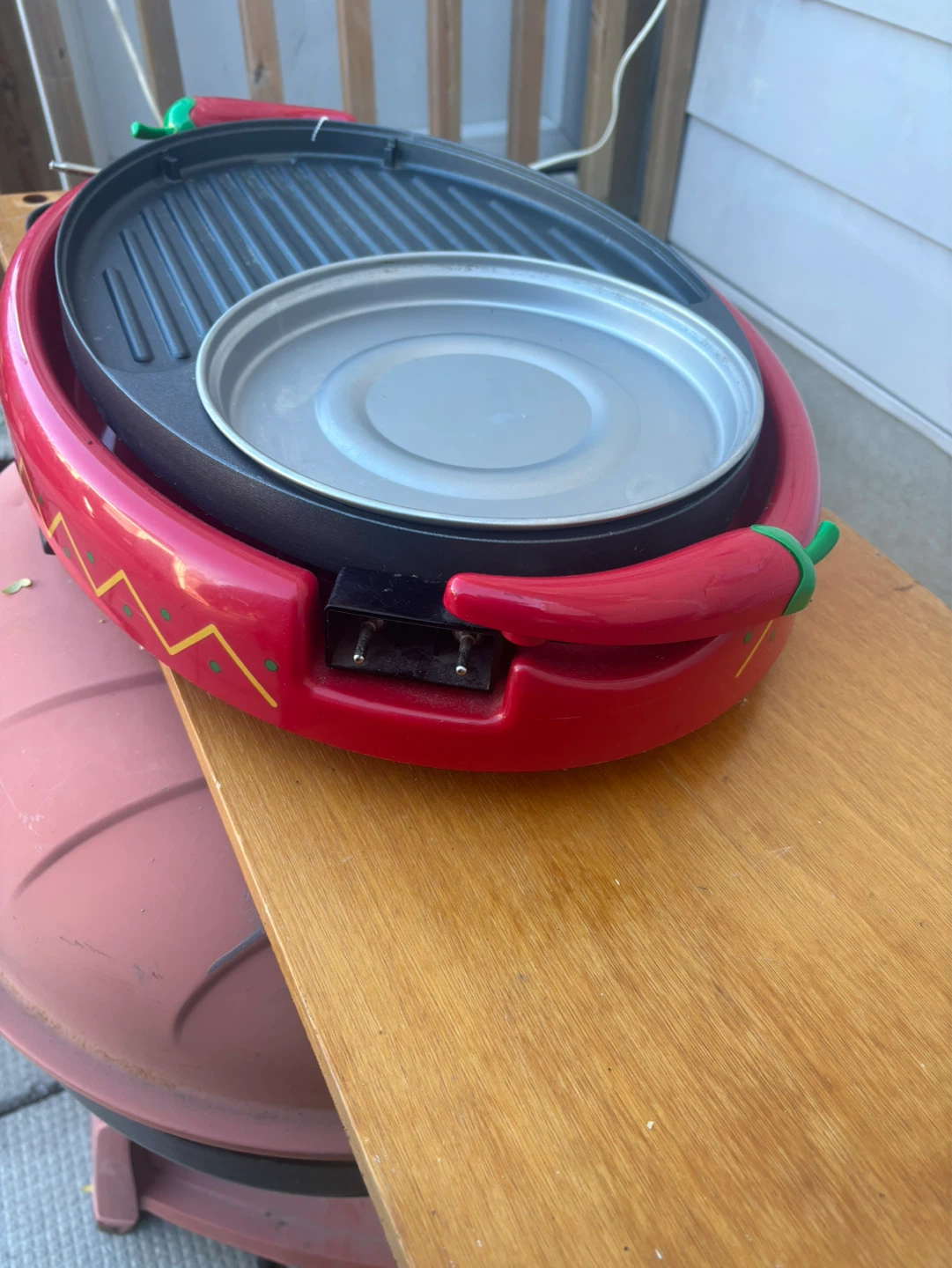 Chili Pepper Themed Electric Grill - photo 3