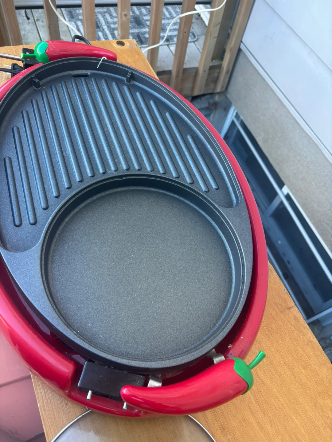 Chili Pepper Themed Electric Grill - photo 4