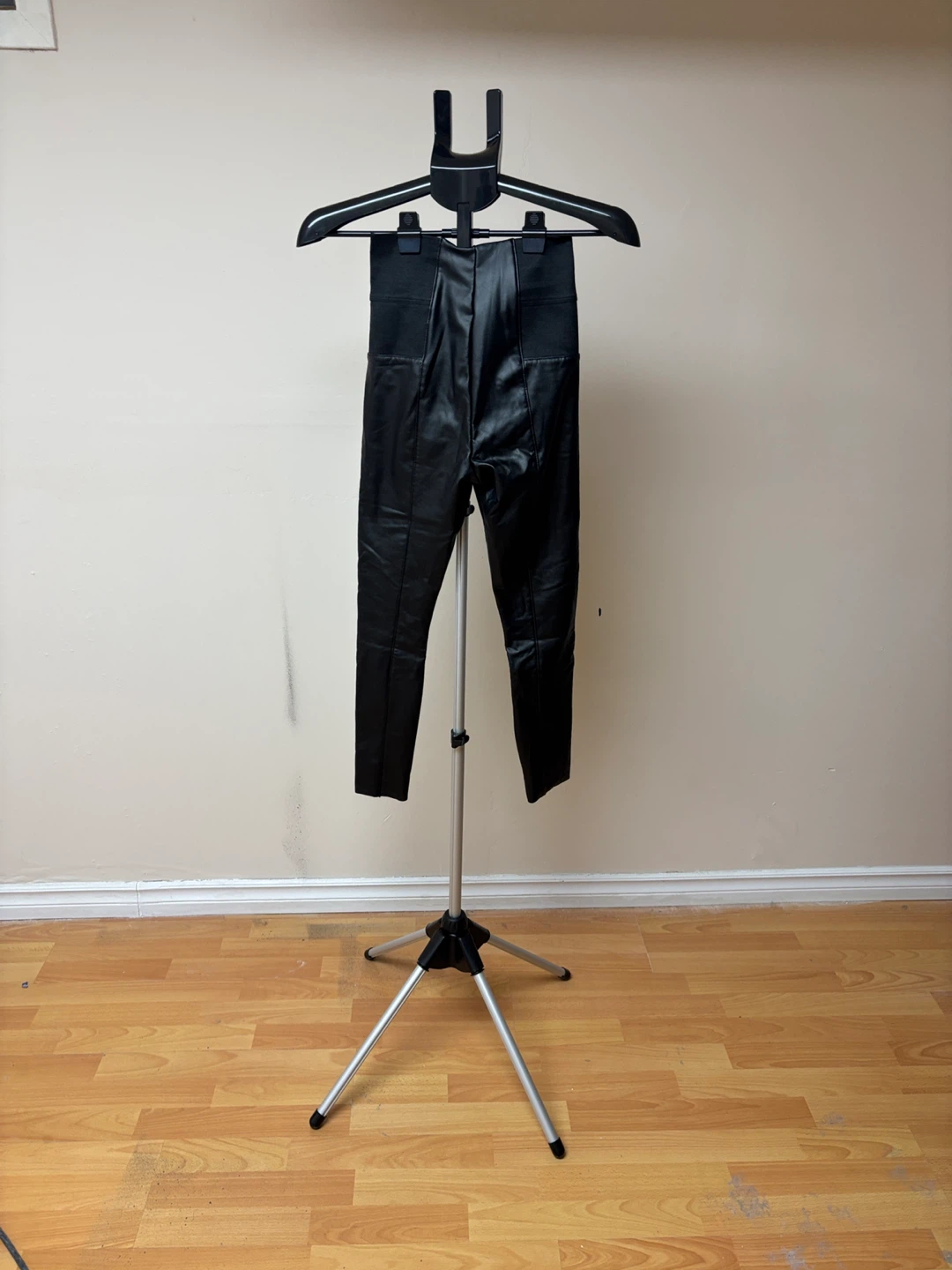 Guess Los Angeles Faux Leather Pants - photo 4