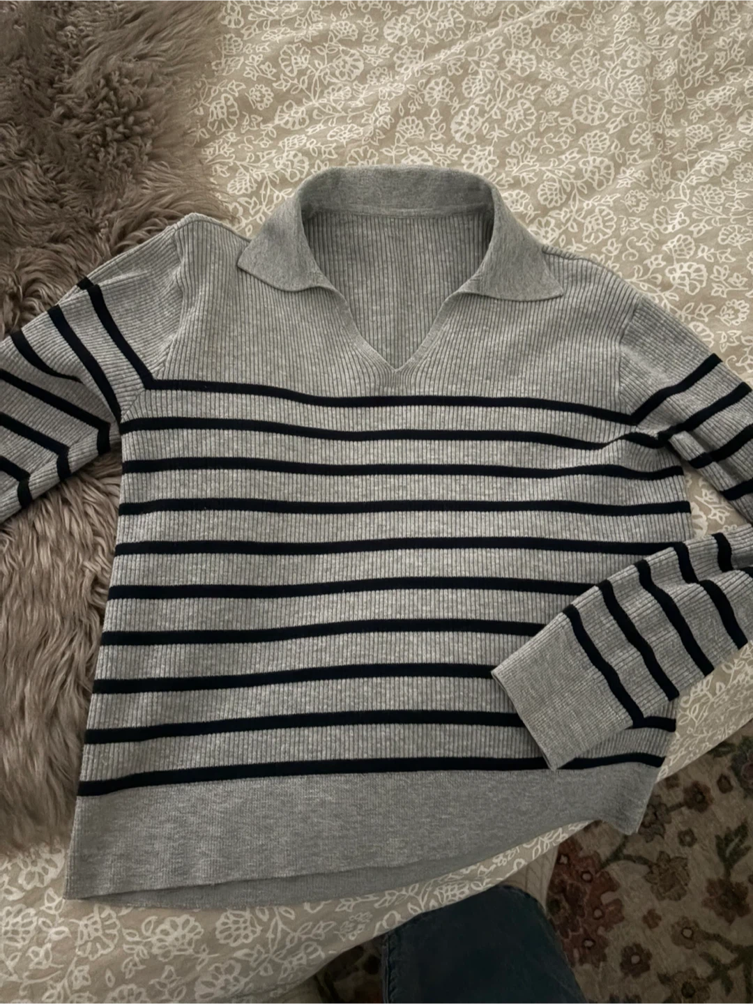 Uniqlo grey & navy striped knit sweater size small