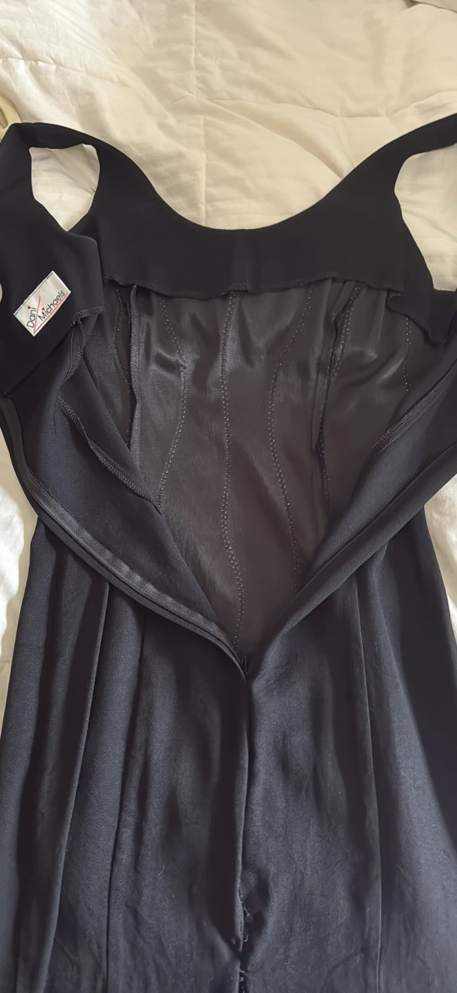 Black dress with white accents - photo 4