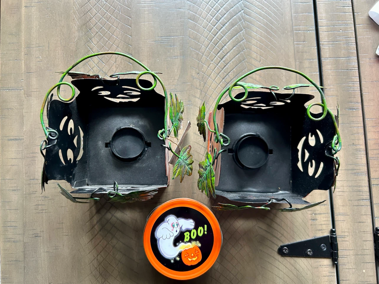 Two Halloween Pumpkin Tealight Holders + Small Tin, never used - photo 3