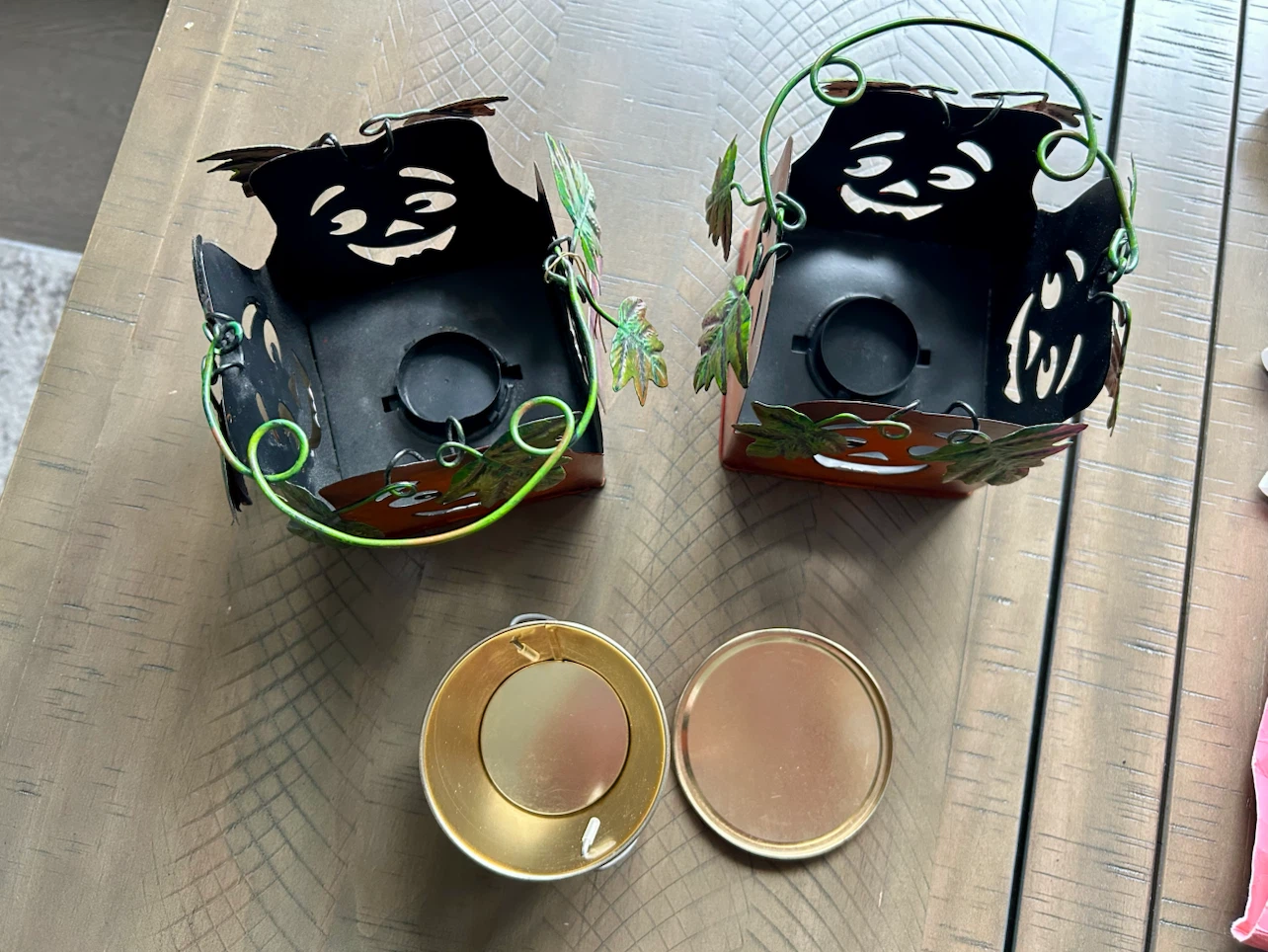 Two Halloween Pumpkin Tealight Holders + Small Tin, never used - photo 4