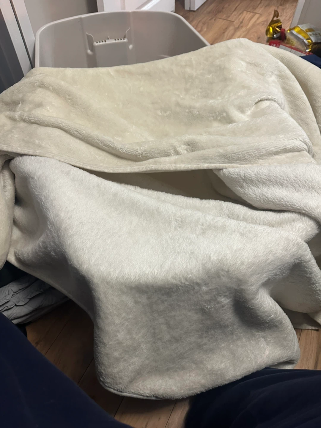 Assorted Bedding and Blanket Set - photo 2