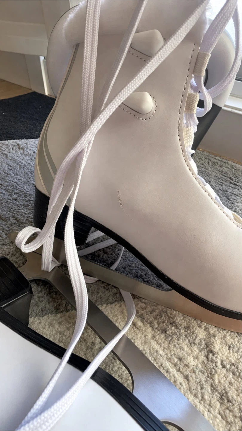 Women's White Recreational Ice Skates Size 6
