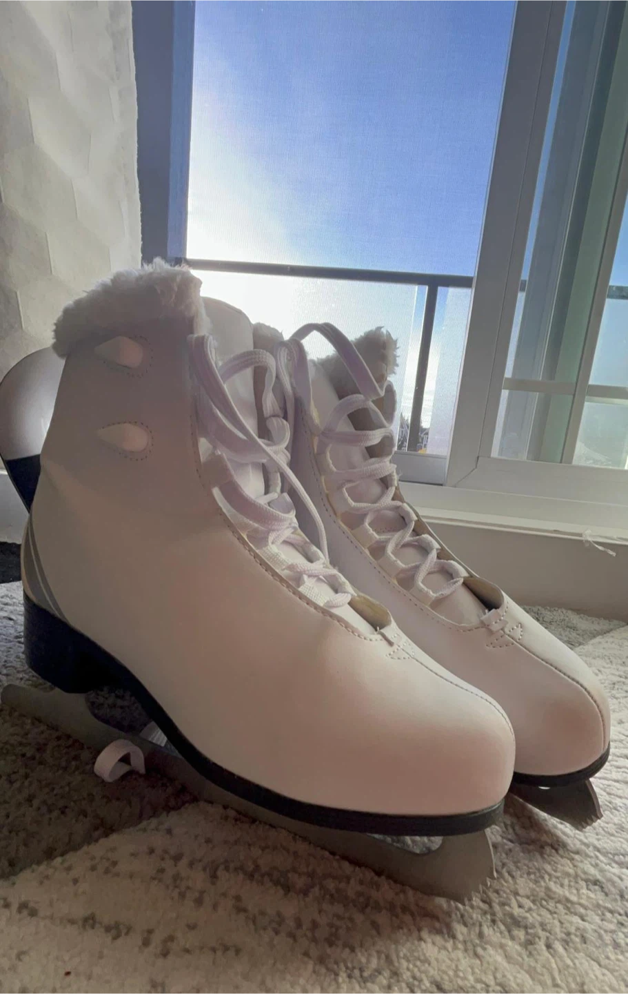 Women's White Recreational Ice Skates Size 6 - photo 2