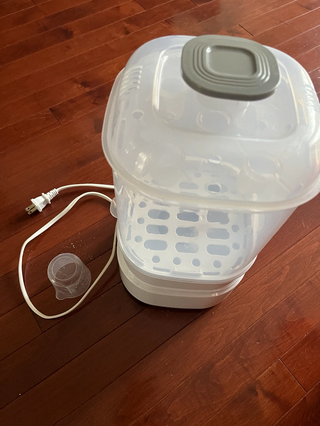 Grownsy Bottle Sterilizer and Dryer Model LS-BE916