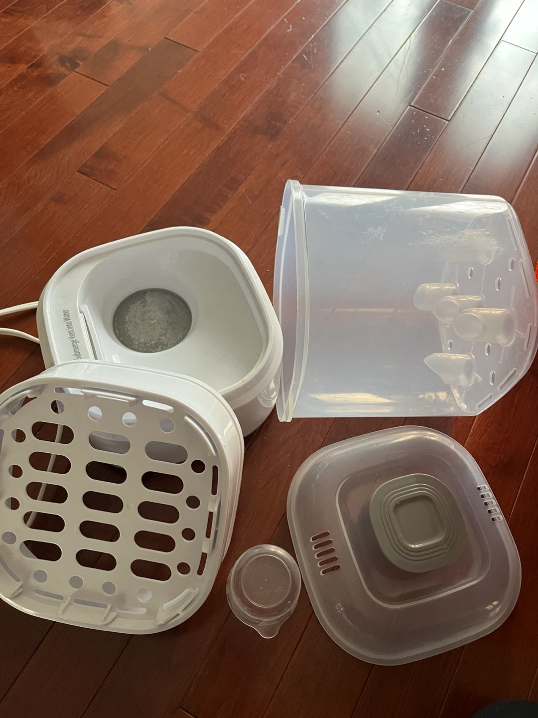 Grownsy Bottle Sterilizer and Dryer Model LS-BE916 - photo 2