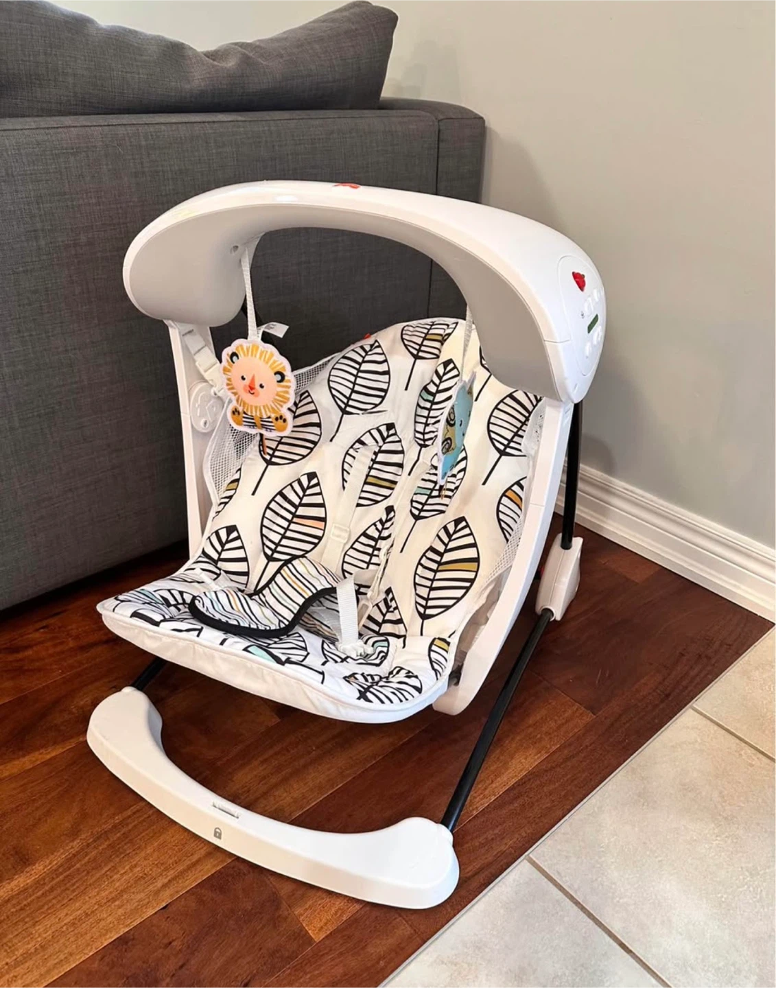 Fisher Price Baby Swing - Falling Leaves pattern