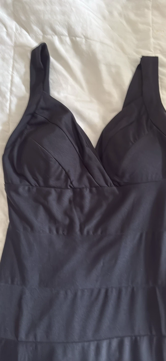 Eunique Black Sleeveless V  Dress